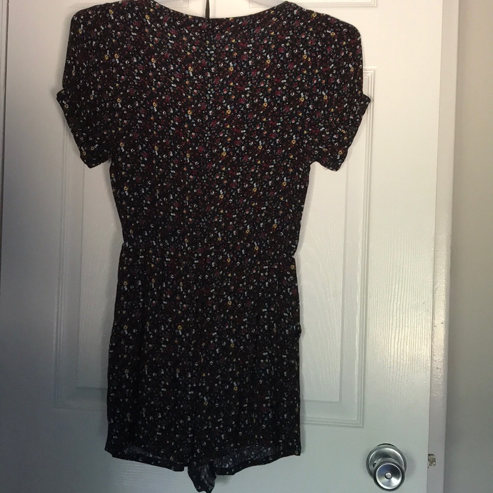 Romper - Picture 2 of 4